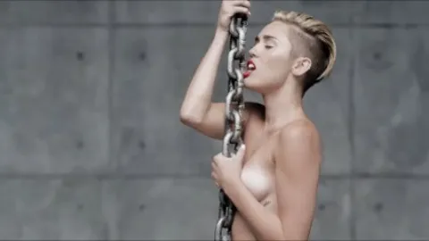 Miley Cyrus - Wrecking Ball