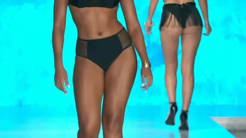 Latto Lottery x Swimsuit fashion show