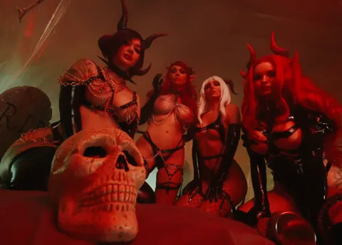 [SP-PMV] Bad Bitches