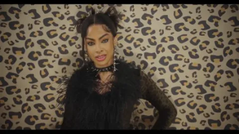 PhantomPMV - Yailin La mas viral - Silla