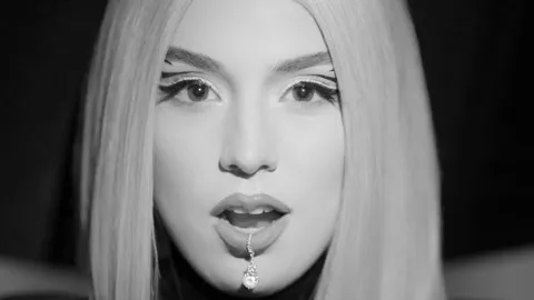 the motto - alex and mia feat ava