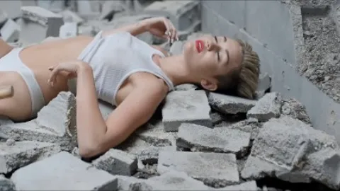 Wrecking Ball - Miley Cyrus