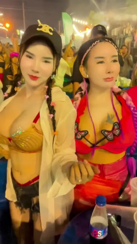 THAI GIRL WITH TATTOO DANCE WITH BIG BOOTY