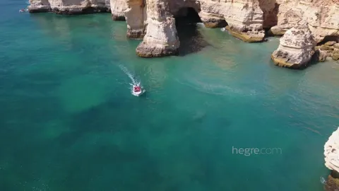 beach vibes with Anna Ralphs