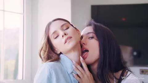 Kama Oxi's pink pussy & friends